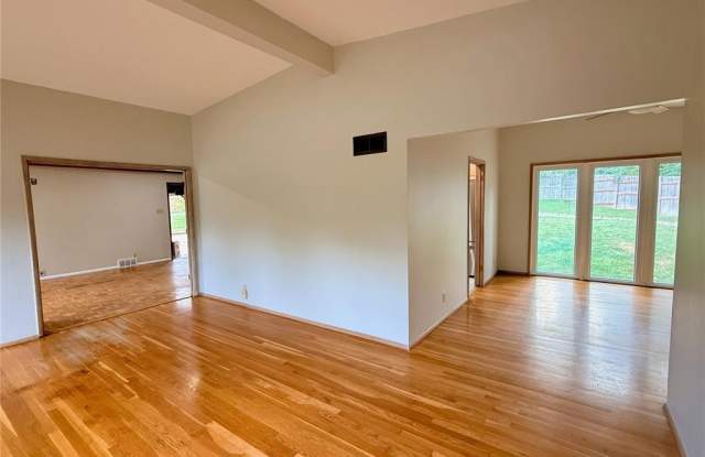 8416 Louwen Drive Gallery 4