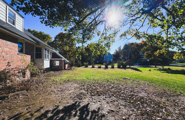 4BR/2BA LISBON FALLS BRICK CAPE LONG TERM RENTAL Gallery 3