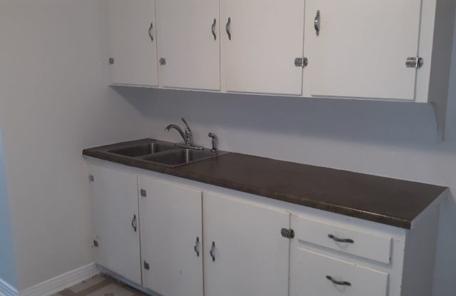 $850 - 1 Bedroom 1 Bath Triplex - Walk to South Dakota School of Mines! photos photos
