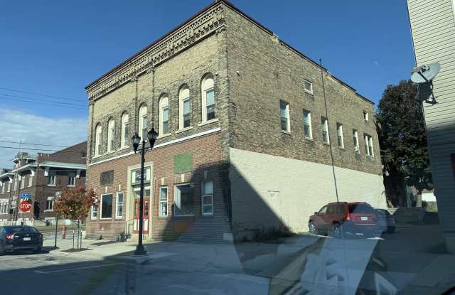 824 York St - 824 York Street, Manitowoc, WI 54220