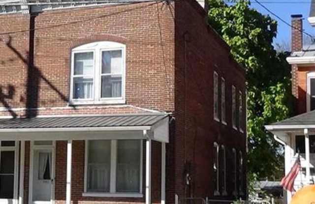 3 bedroom 2 bathroom Town-home for rent in Carlisle photos photos