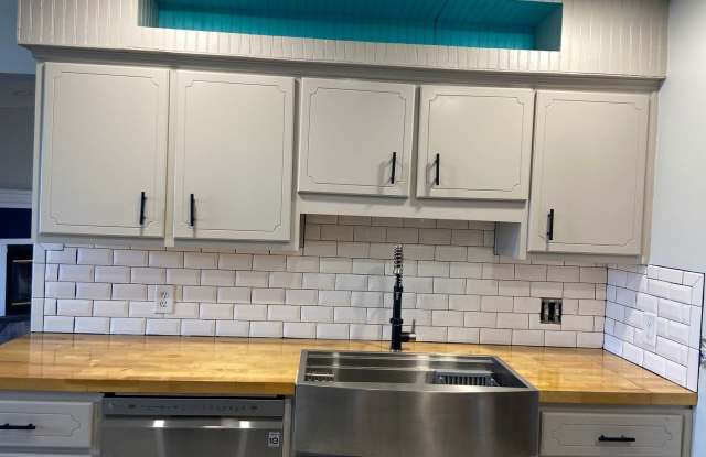 2412 Bay Ct Gallery 4