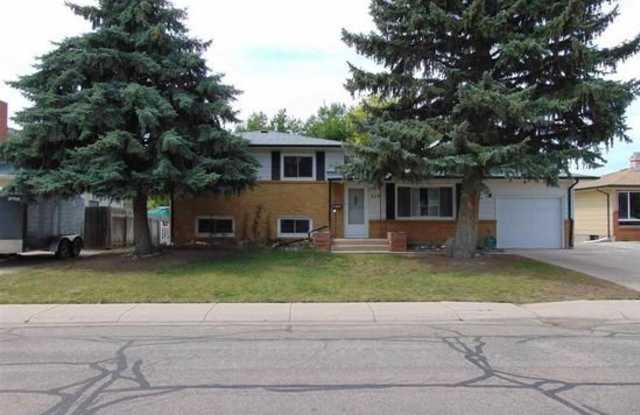 Pretty 4 bedroom 2 bath Gallery 1