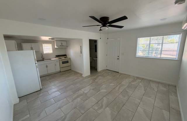 Unique and Updated!  Sharp 1 Bed/1 Bath at Thomas & 20th St Area Gallery 3