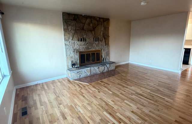 3 Bedroom House in Quiet Neighborhood Gallery 4