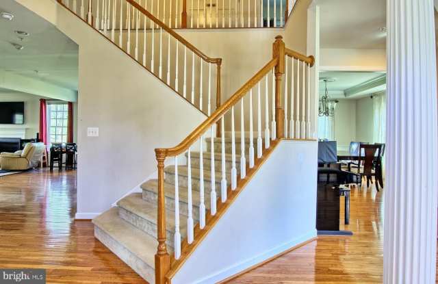 6804 DIPLOMA Drive Gallery 2