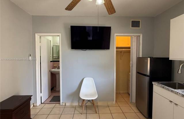 275 W 16th St photos photos