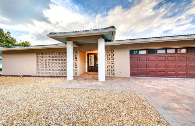 5354 SHADOW LAWN Drive Gallery 1