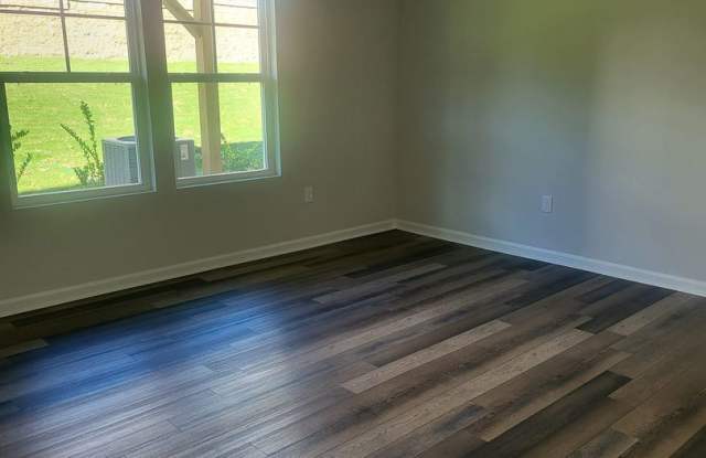 Room in 4 Bedroom Townhome at Castle Loch Ln Gallery 3