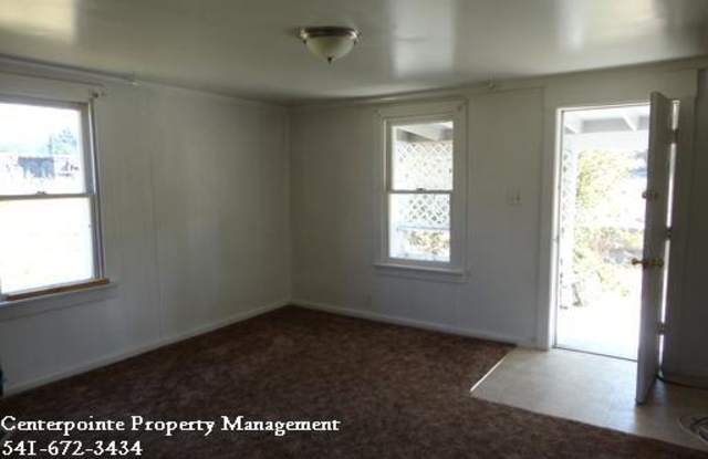 2 Bedroom House with Large Yard photos photos