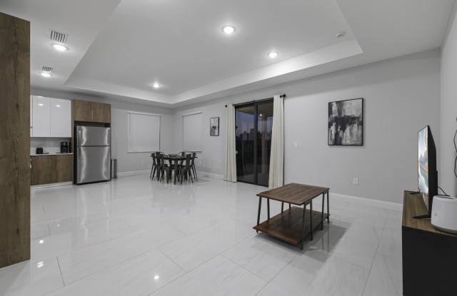 2906 65th Street West Gallery 3