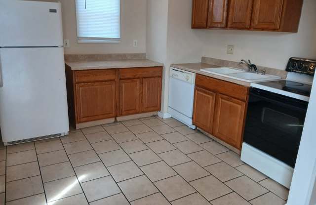 709-C2 S. Poplar St photos photos