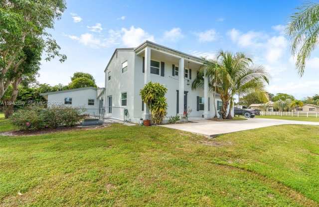 7601 NW 82nd Ter photos photos