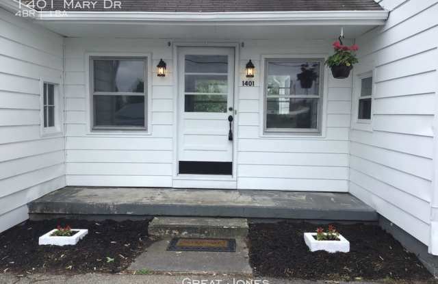1401 Mary Dr Gallery 2