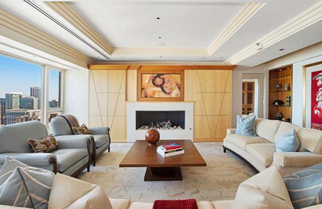 800 N MICHIGAN Avenue Gallery 4