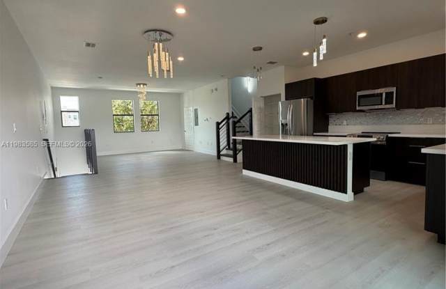 10479 NW 82nd Street 10, Doral, FL 33178 Gallery 3