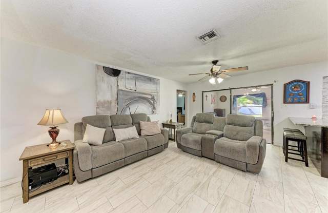 1520 SUNNYHILLS Drive Gallery 4