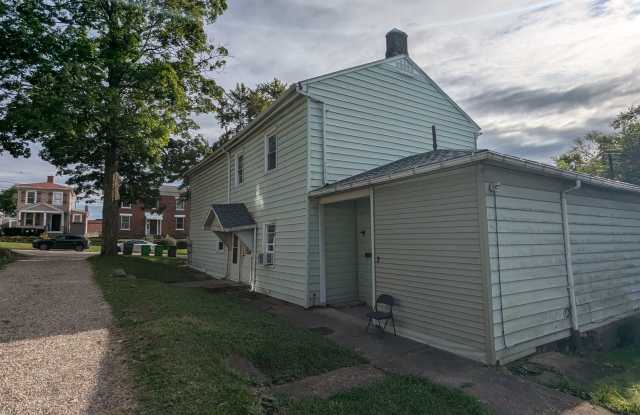 One-bedroom, one-bath apartment near downtown Massillon Gallery 2