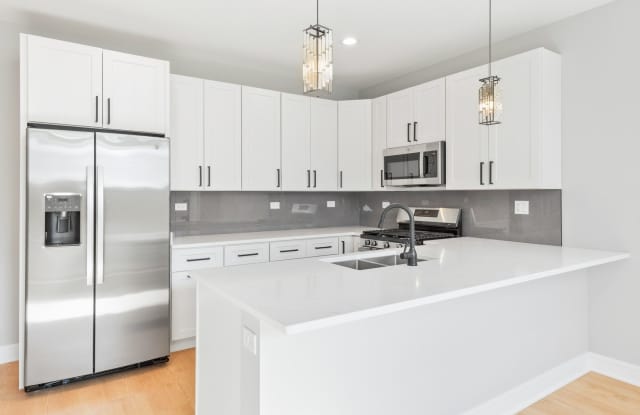 6639 S Langley Avenue Gallery 3