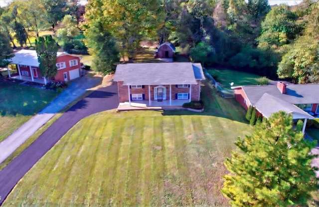 1001 Ridgefield Circle Gallery 4