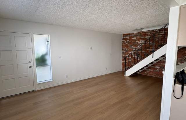 FOR LEASE – Updated 2-Bedroom Villa Ventura Townhouse Condo Gallery 4