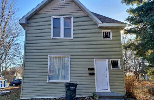 320 Augusta Ave Se - 320 Augusta Avenue Southeast, Willmar, MN 56201