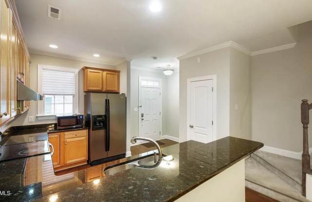 2822 Pickett Road Gallery 3