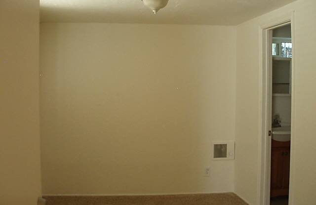 1142 1/2 20th St Gallery 3
