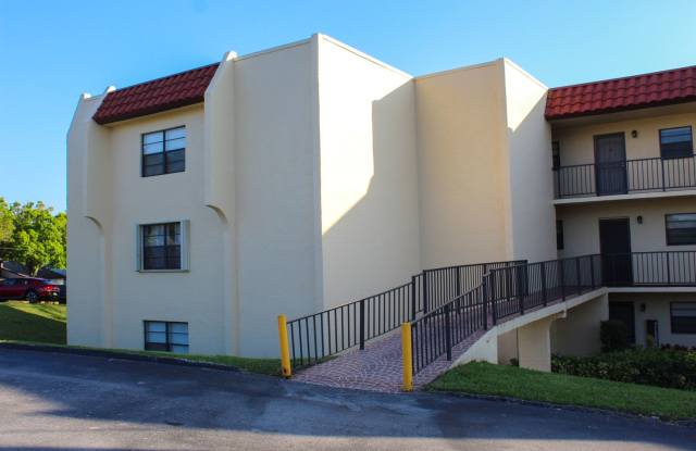 Island House corner Condo - 2050 Oleander Boulevard, Fort Pierce, FL 34950