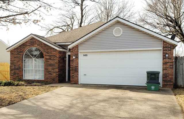 Great 4 Bedroom 2 Bath home and fenced yard!!! photos photos