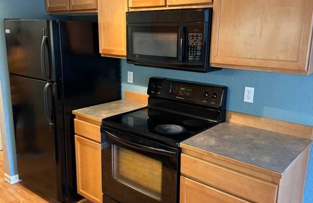 2 bedroom, 2 bath condo North Seattle. photos photos