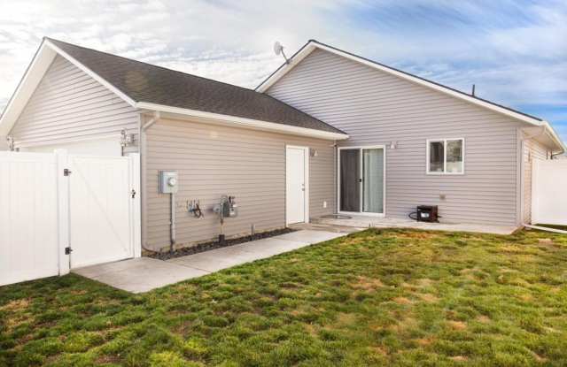 3 bed 2 bath rancher Crown Pointe Community Gallery 3