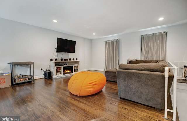 7819 LOCRIS DRIVE Gallery 4