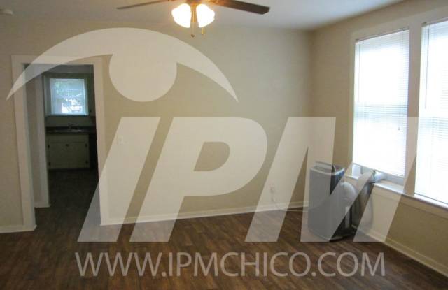 Classic 3 bedroom 2 bathroom home! Half off first month rent** Gallery 4