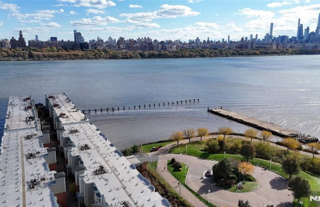 302 The Promenade - 302 The Promenade, Edgewater, NJ 07020