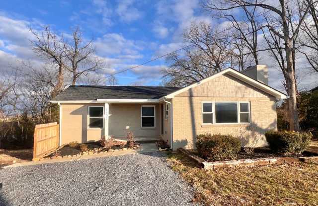 Newly Renovated Modern Cottage in Sevierville, TN — 2 Bed, 2 Bath, Open-Concept Living - 1507 Denton Road, Sevier County, TN 37862