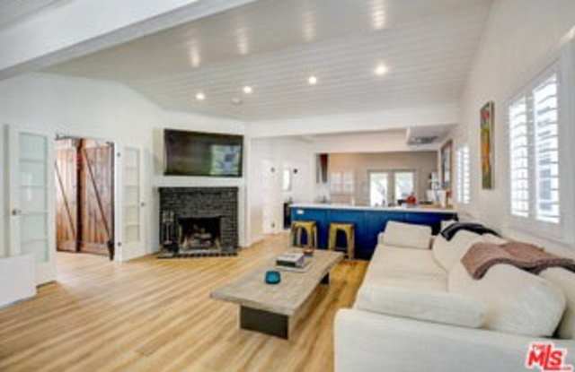 2121 Stanley Hills Drive Gallery 3