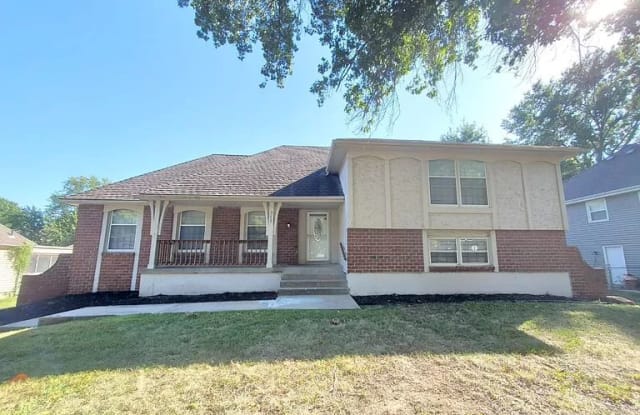 200 NE Locust Dr, Blue Springs, MO 64014 - 200 Northeast Locust Drive, Blue Springs, MO 64014