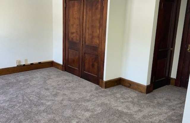 119 1/2 N Broadway - 1 photos photos