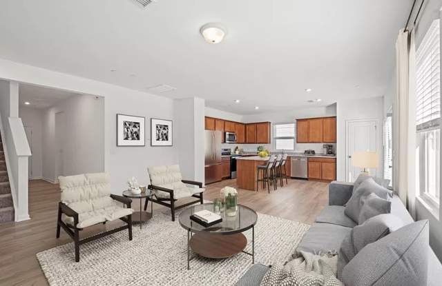 Room in 4 Bedroom Home at Langhorne Ave SW Gallery 3
