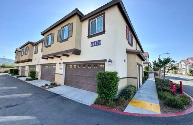 Beautiful 3 Bedroom 2.5 Bathroom Condo with Solar for LEASE! photos photos