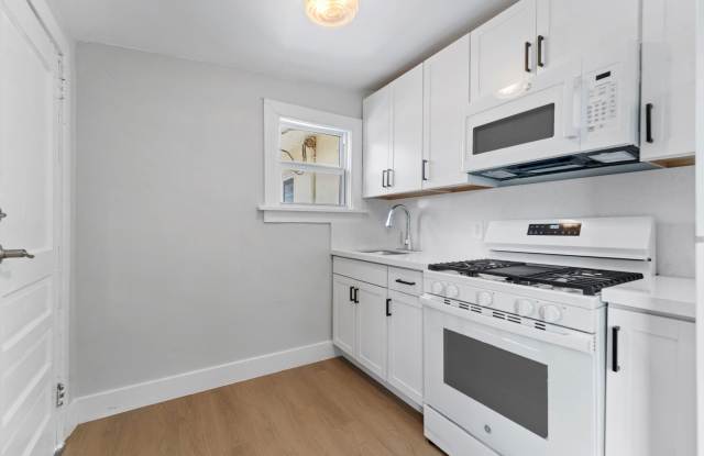 4561 Lake Avenue Gallery 2