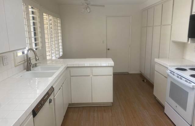 Capri model with mountain views. Gallery 3
