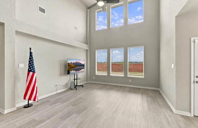 Stunning 4-Bedroom Home with Media Room in Estancia Ranch Gallery 3