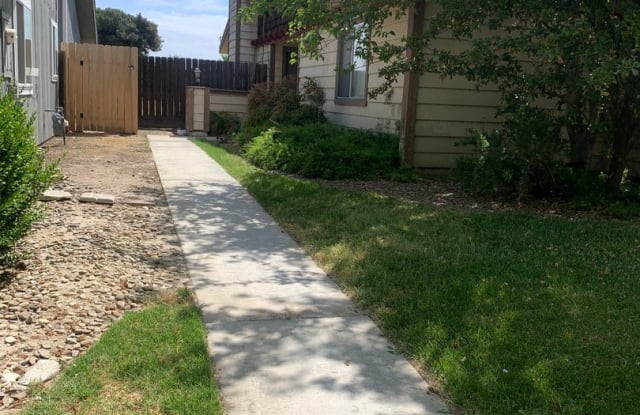 2209 N 10th Ave - 2209 North 10th Avenue, Hanford, CA 93230
