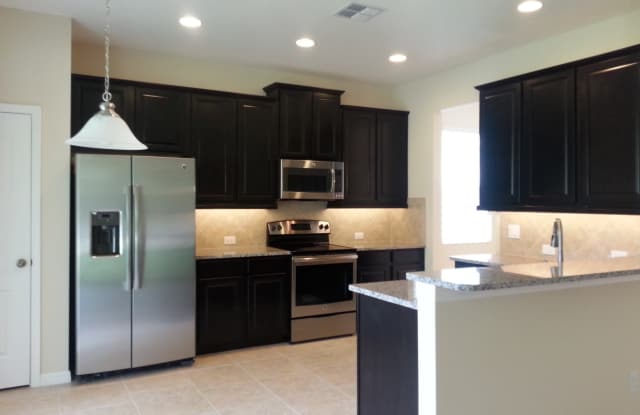 Single Family Home 4 Bed and 2.5 Bath!!! Gallery 3