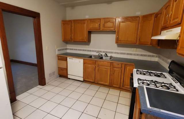3 Bedroom 1.5 bathroom Single Family Gallery 3
