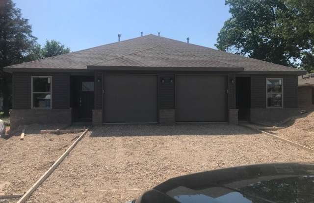 111  S Collins  AVE - 111 South Collins Avenue, Gentry, AR 72734