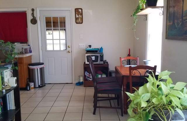 Three-Bedroom Corner Lot Home - Walking Distance to Park Circle Gallery 4