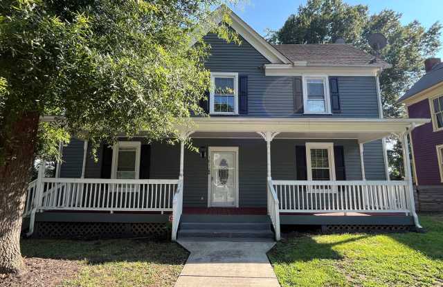 Charming 3BD, 2BA Durham Home with Large Yard Located Only 5 Minutes from Downtown Durham photos photos